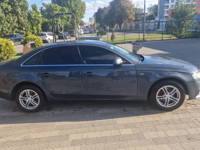 Audi A4 - фото 5