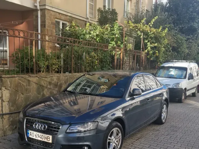 Audi A4 - фото 1