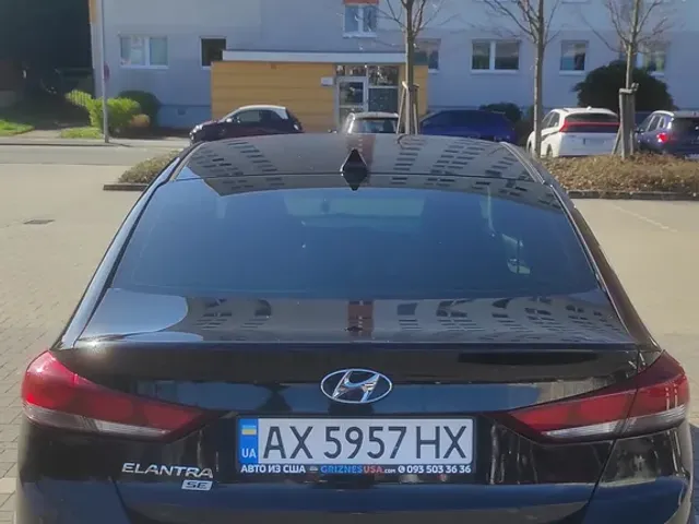 Hyundai Elantra - фото 3