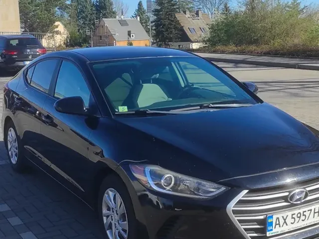 Hyundai Elantra - фото 2