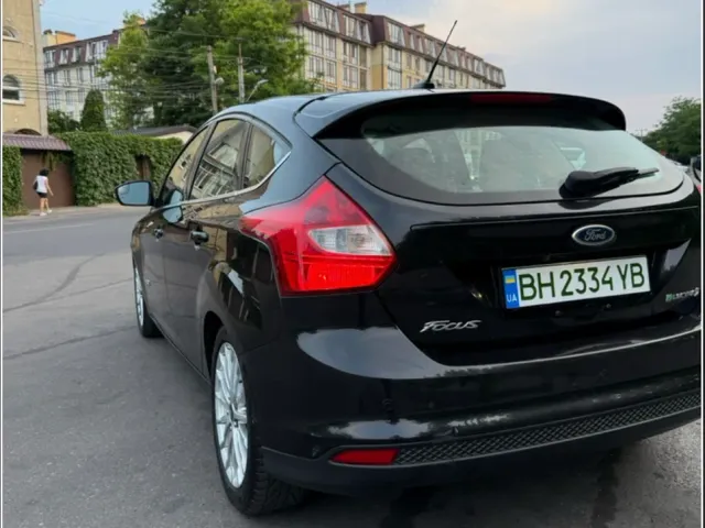 Ford Focus - фото 2
