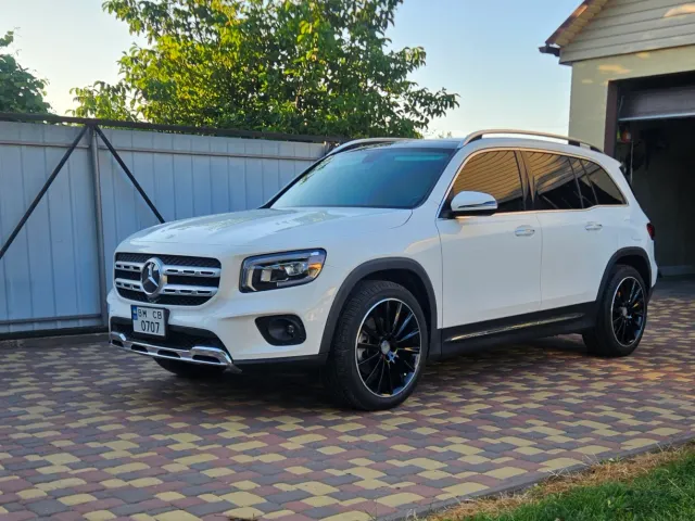 Mercedes-Benz GLB - фото 1