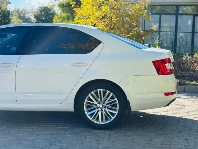 Skoda Octavia - фото 3