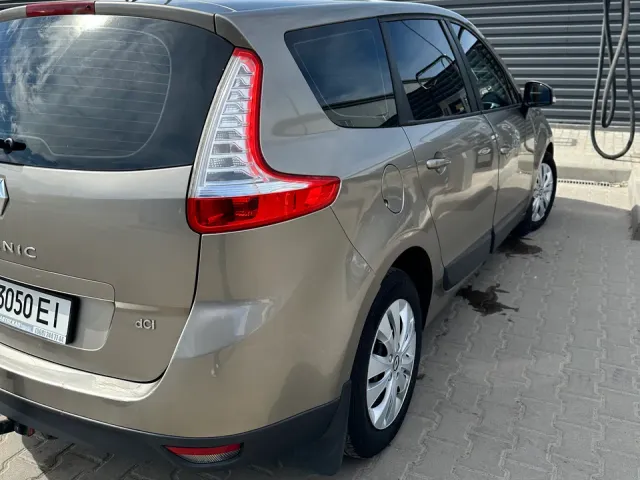 Renault Scenic - фото 2