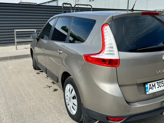Renault Scenic - фото 3