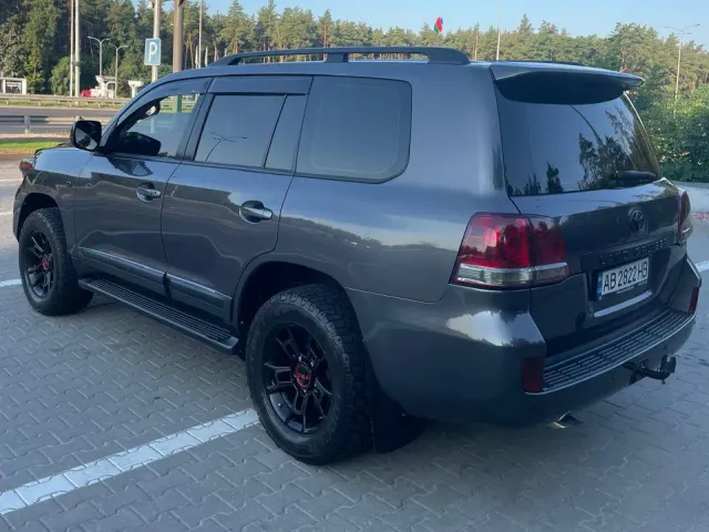 Toyota Land Cruiser - фото 3