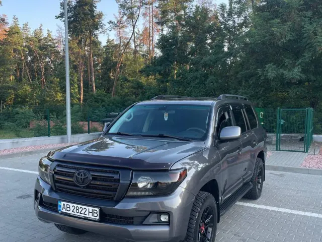 Toyota Land Cruiser - фото 1