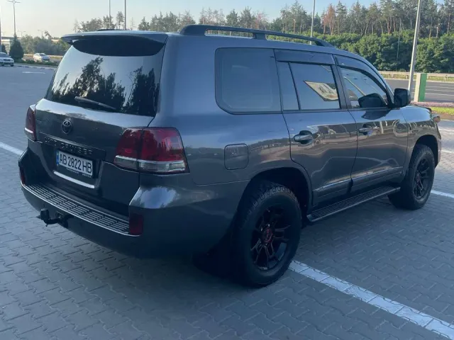 Toyota Land Cruiser - фото 2