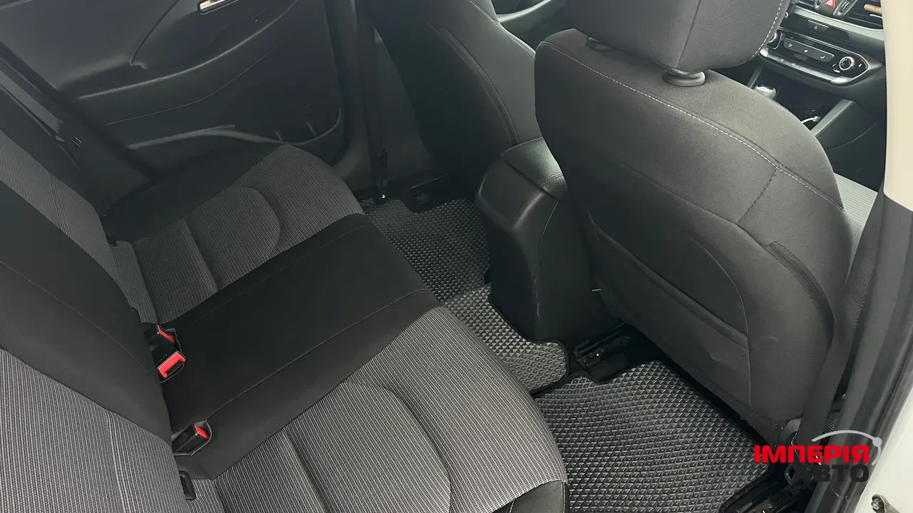 Hyundai i30 - фото 9