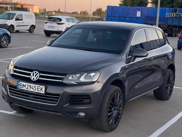 Volkswagen Touareg - фото 1