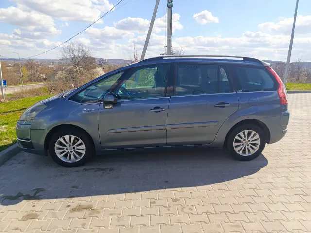Citroen C4 Picasso - фото 1