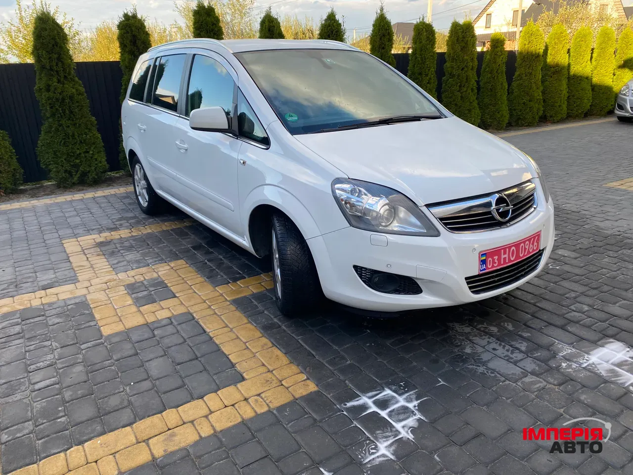 Opel Zafira - фото 12