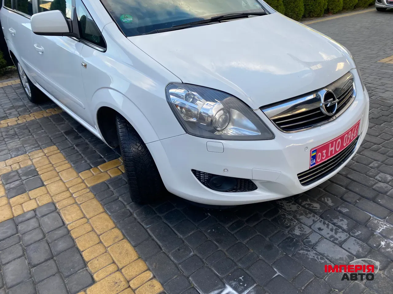 Opel Zafira - фото 15