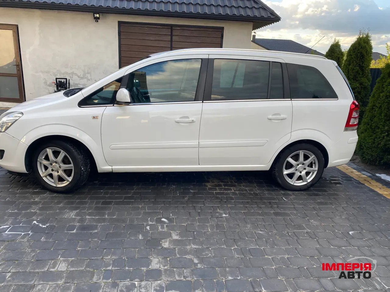 Opel Zafira - фото 17