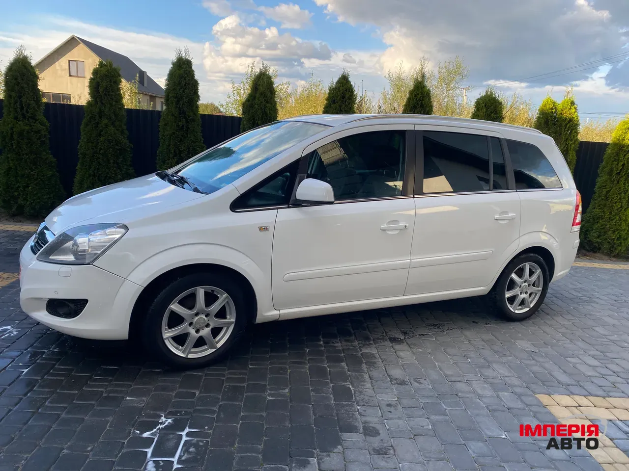 Opel Zafira - фото 1