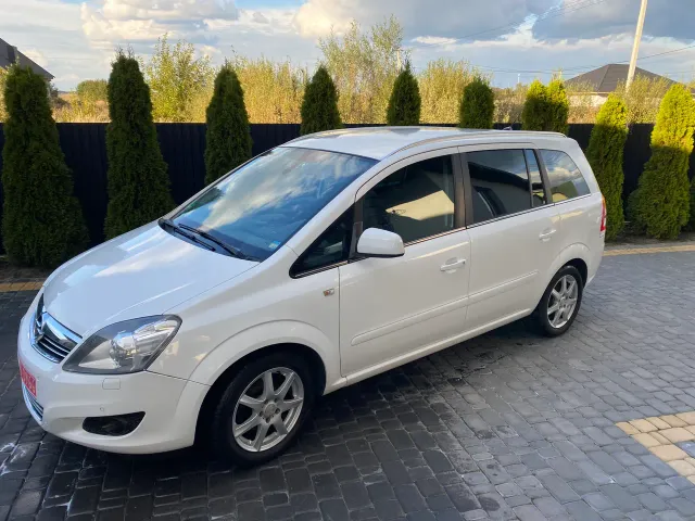 Opel Zafira - фото 2