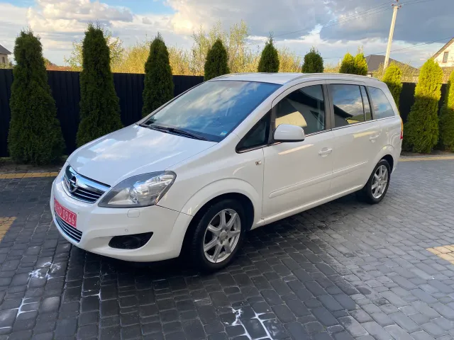 Opel Zafira - фото 5