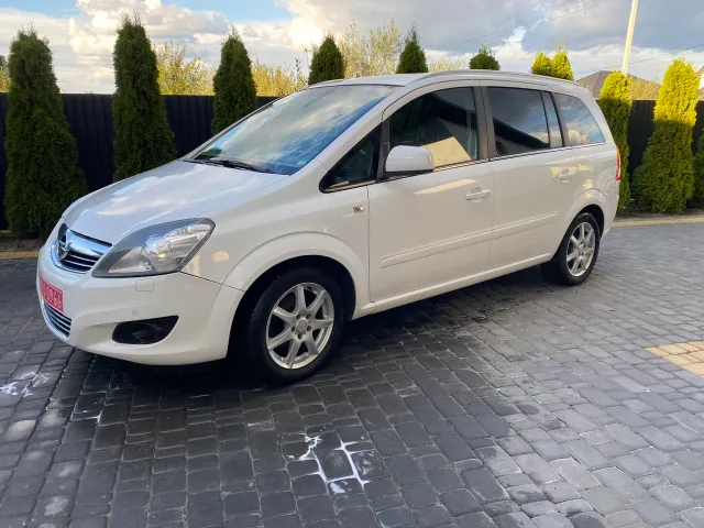 Opel Zafira - фото 4