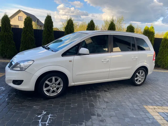 Opel Zafira - фото 1