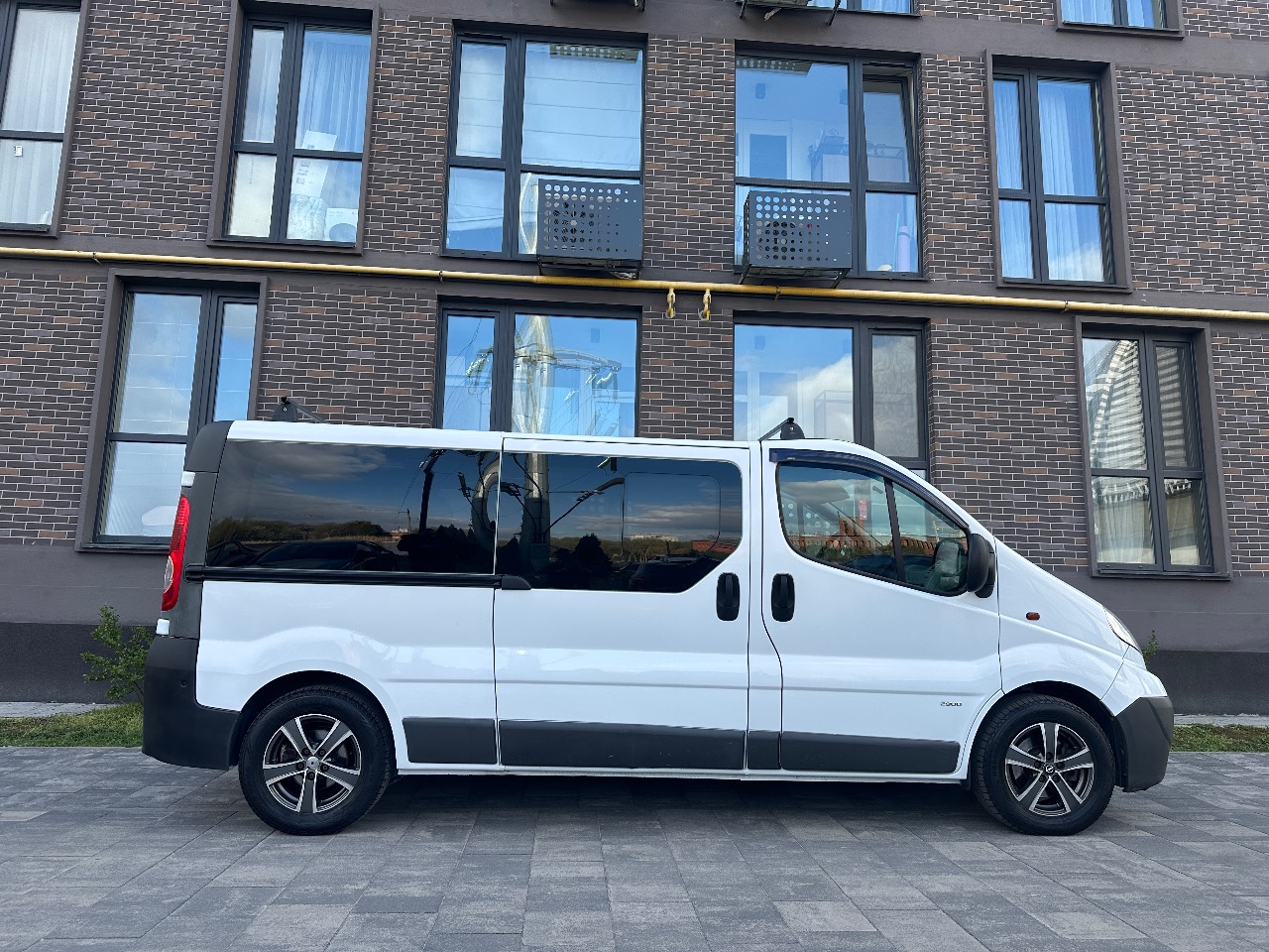 Opel Vivaro - фото 14
