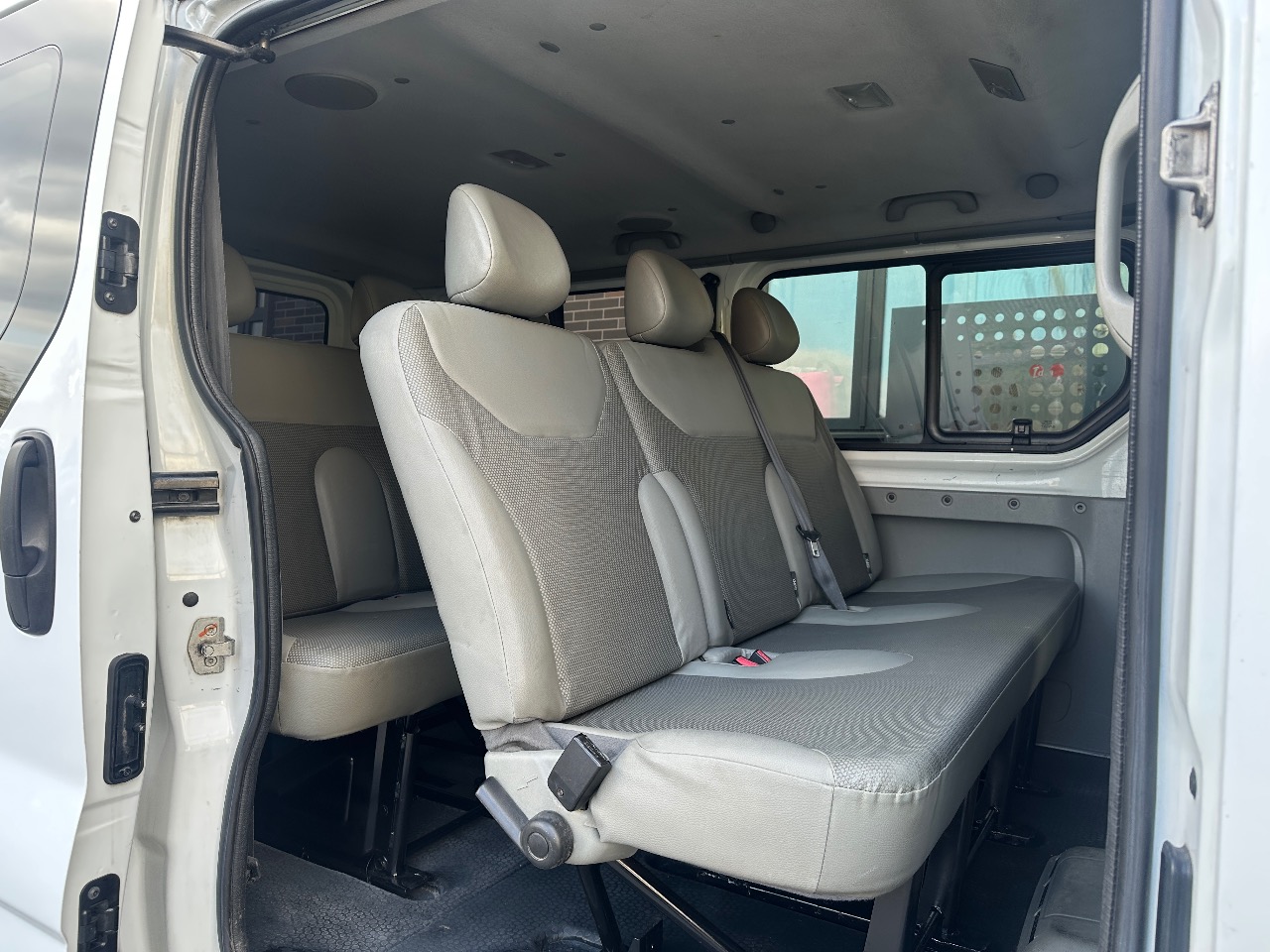 Opel Vivaro - фото 23