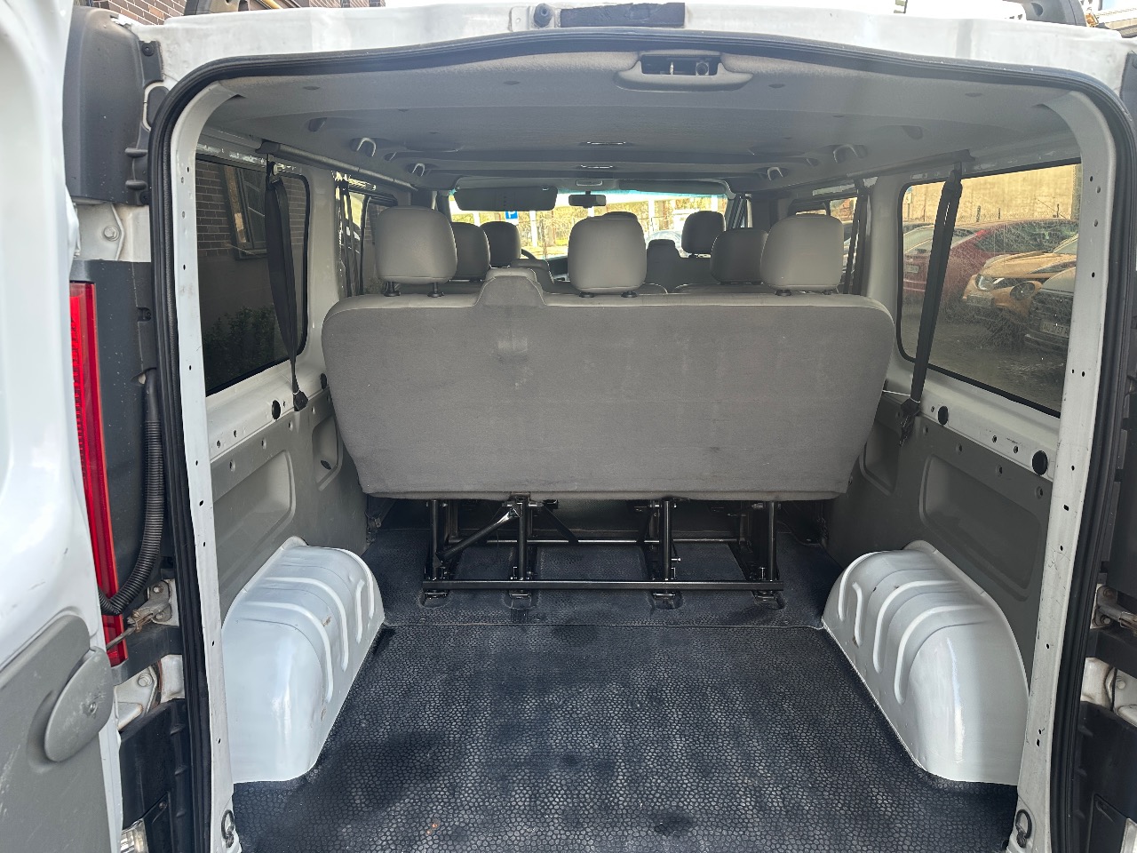 Opel Vivaro - фото 16