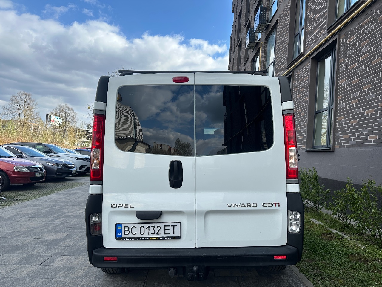 Opel Vivaro - фото 12