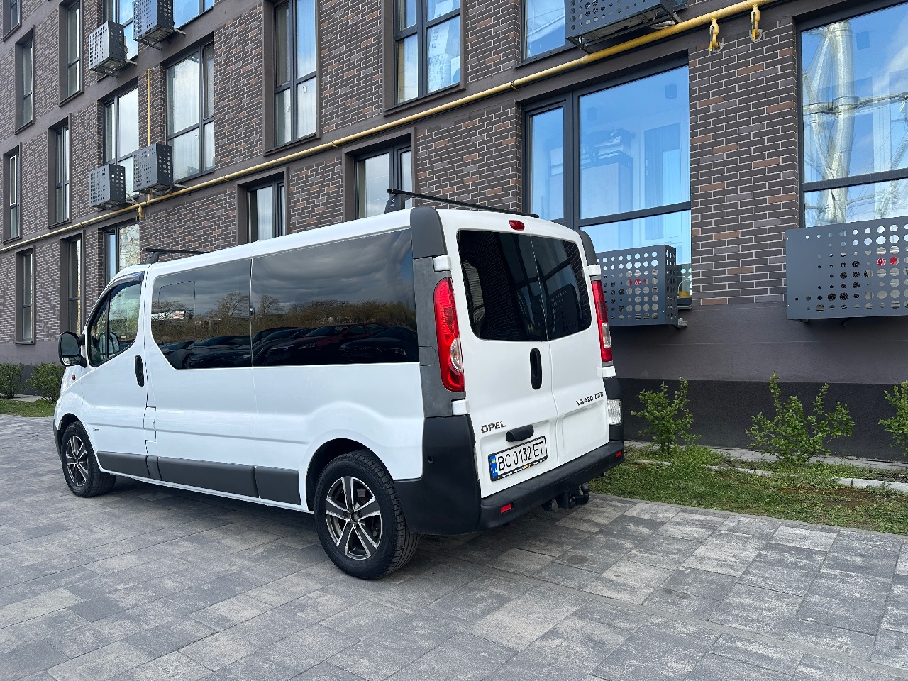 Opel Vivaro - фото 21