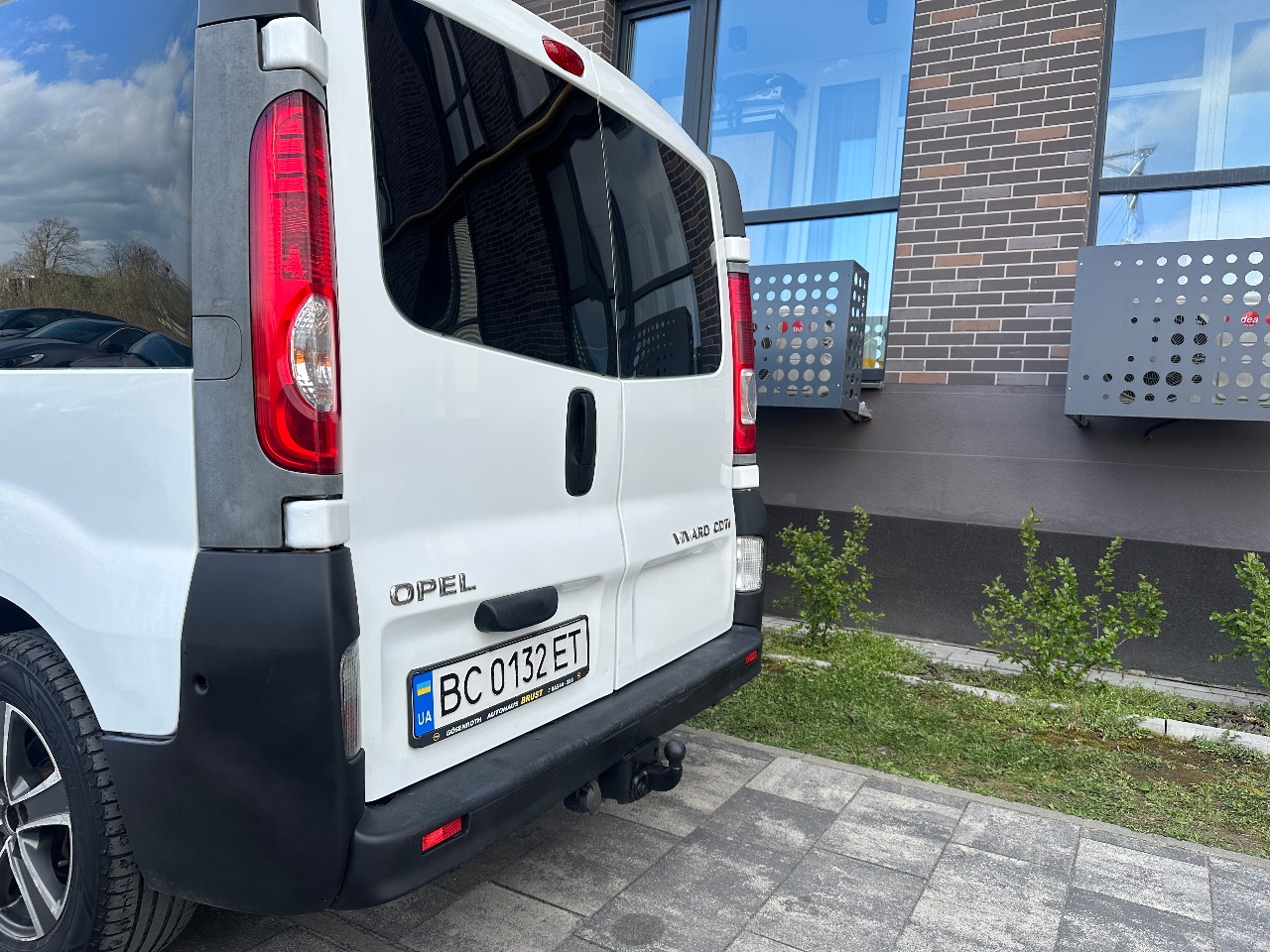 Opel Vivaro - фото 18