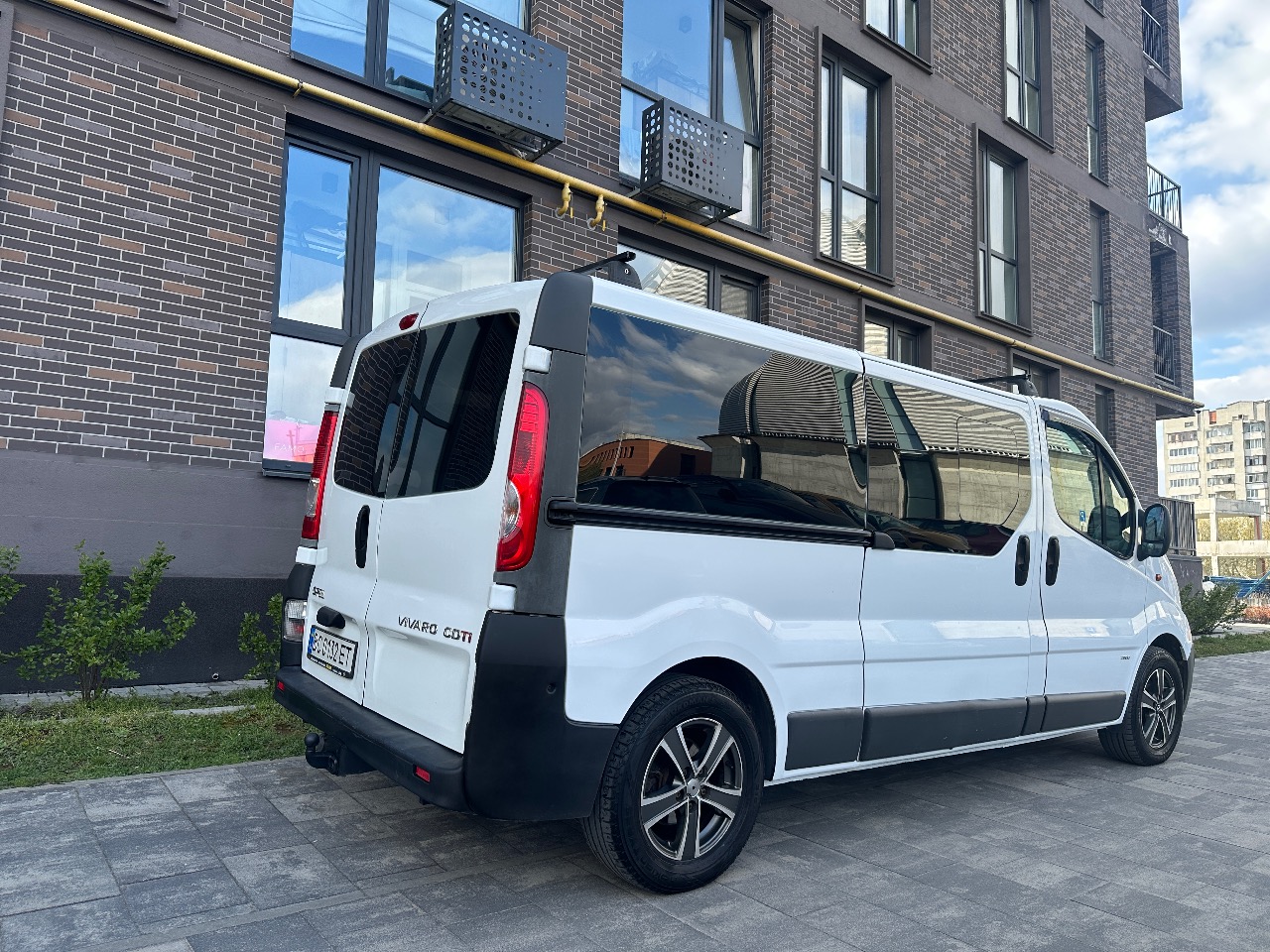 Opel Vivaro - фото 9