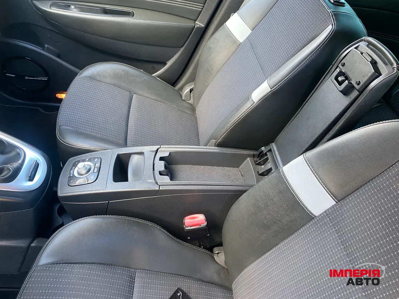 Renault Scenic - фото 27