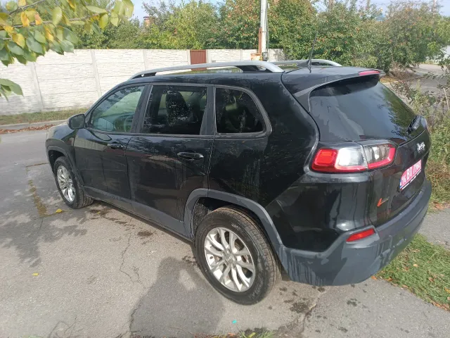 Jeep Cherokee - фото 3