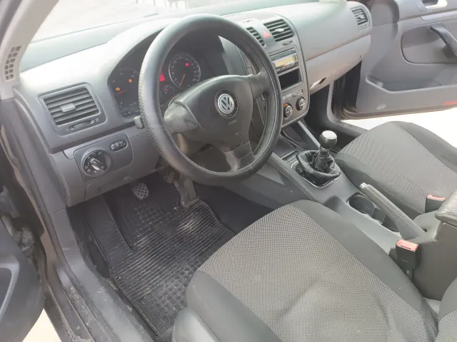 Volkswagen Jetta - фото 4