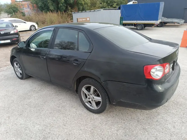 Volkswagen Jetta - фото 3