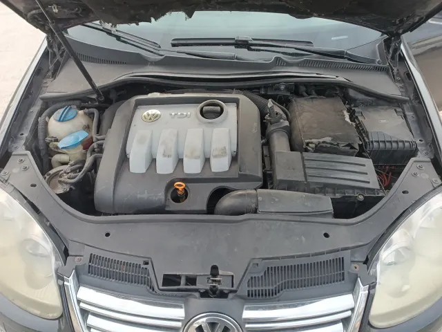 Volkswagen Jetta - фото 2