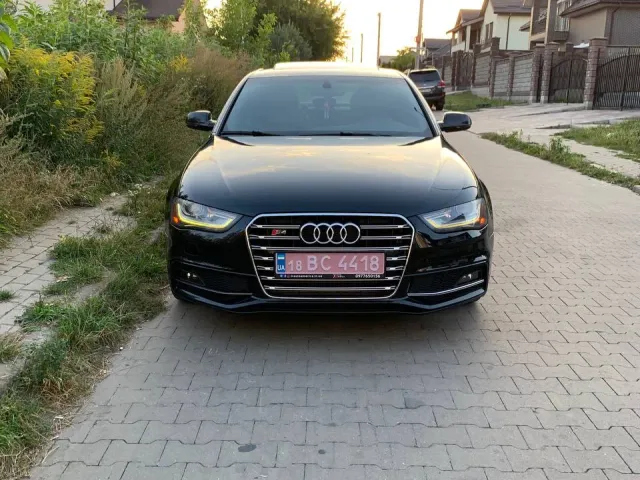 Audi A4 - фото 3