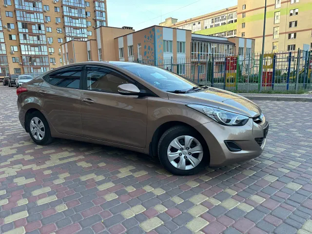 Hyundai Elantra - фото 5