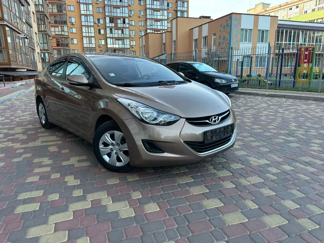 Hyundai Elantra - фото 2