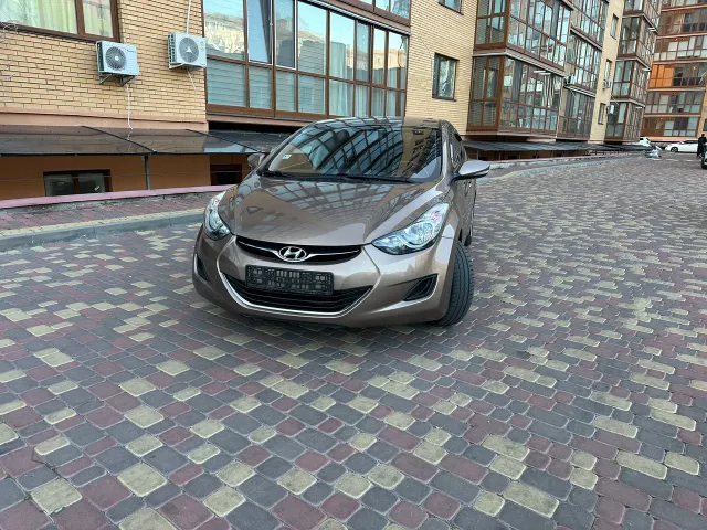 Hyundai Elantra - фото 3
