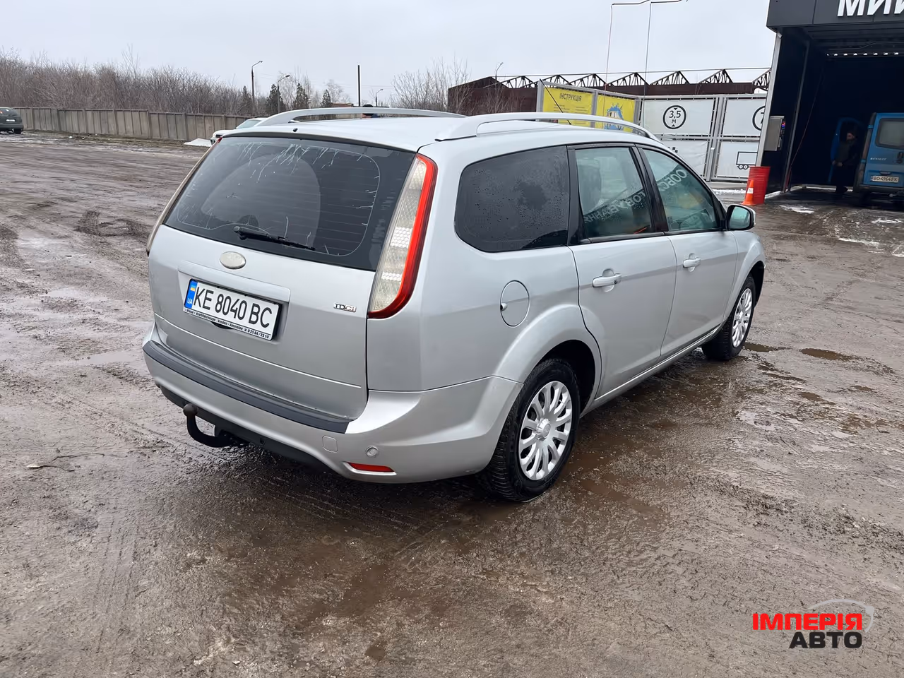 Ford Focus - фото 5