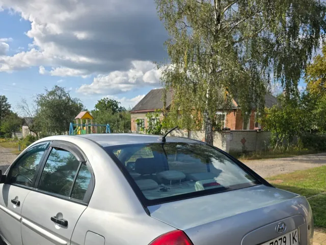 Hyundai Accent - фото 3