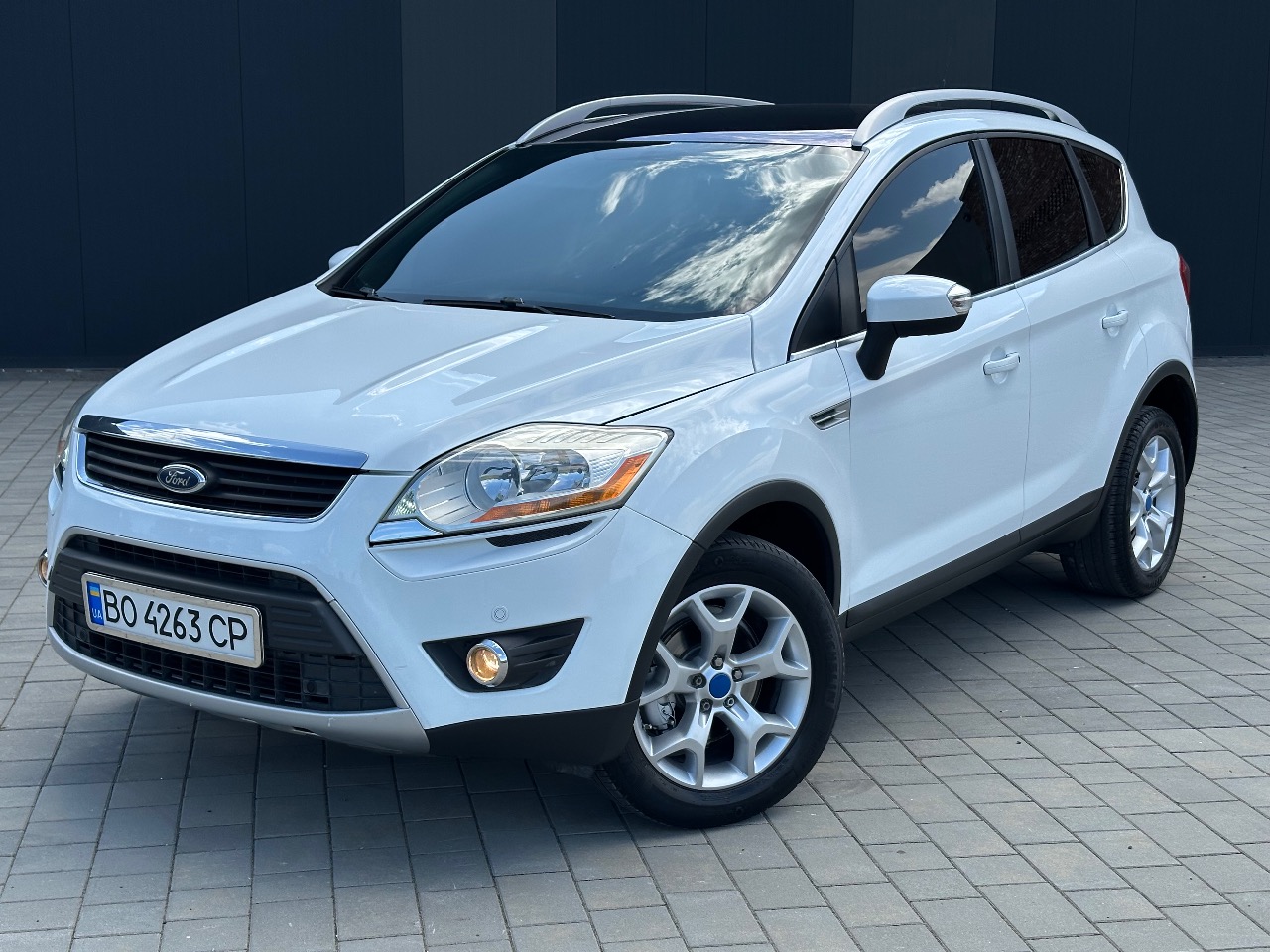 Ford Kuga - фото 1