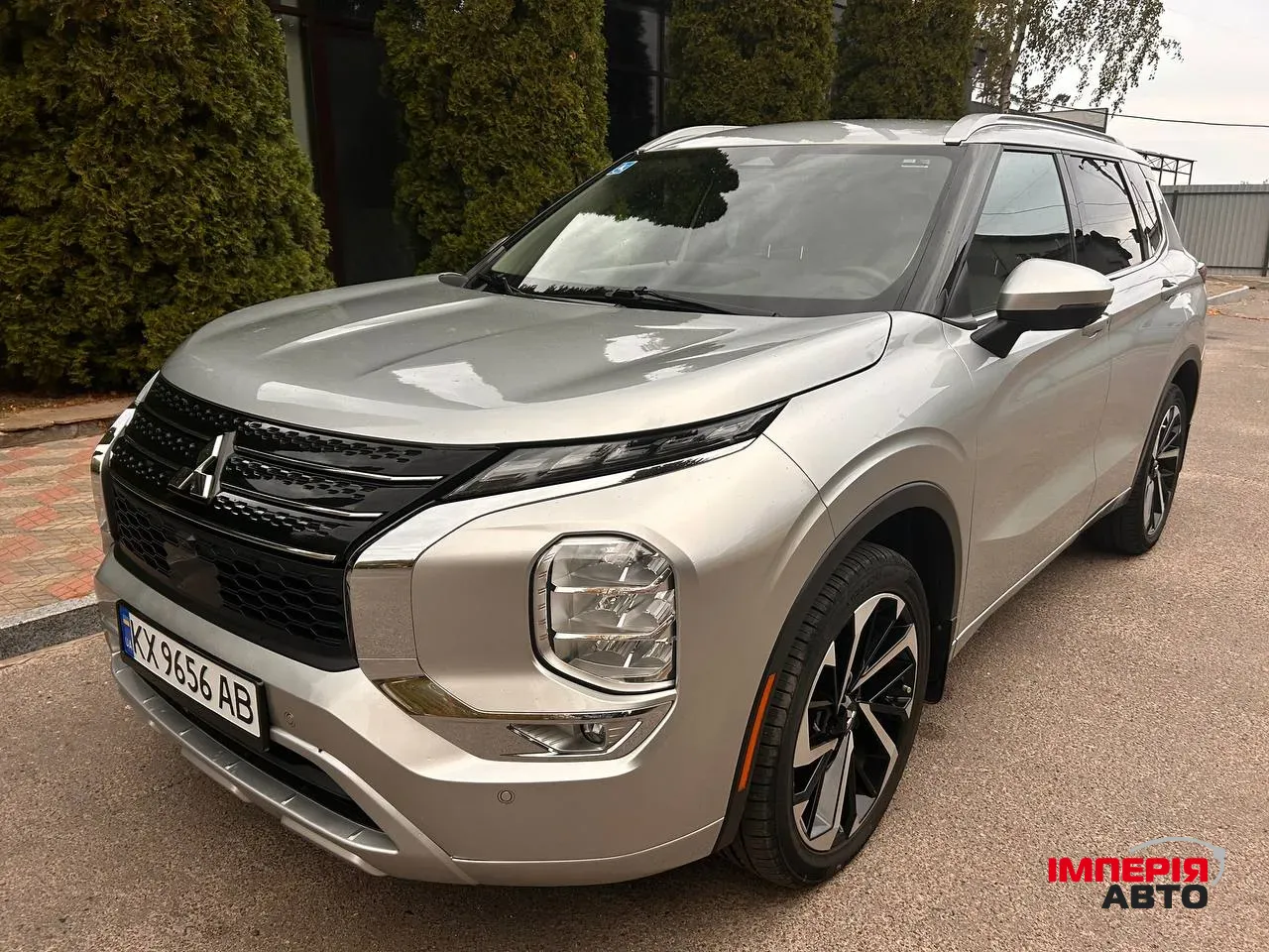 Mitsubishi Outlander - фото 1