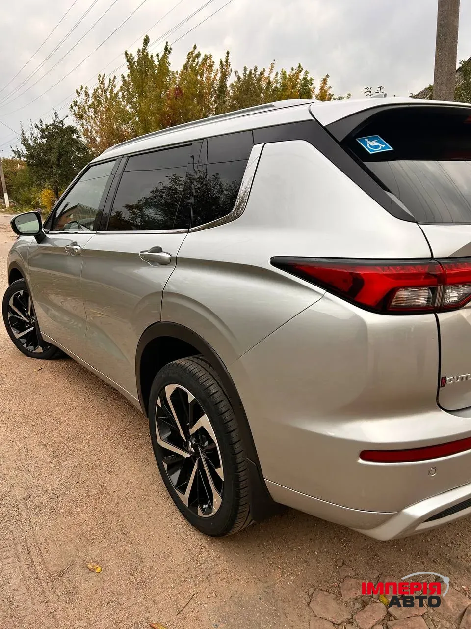 Mitsubishi Outlander - фото 4