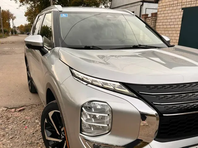 Mitsubishi Outlander - фото 2
