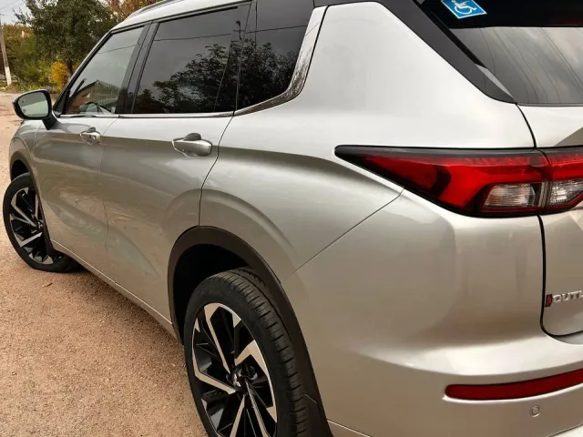 Mitsubishi Outlander - фото 4