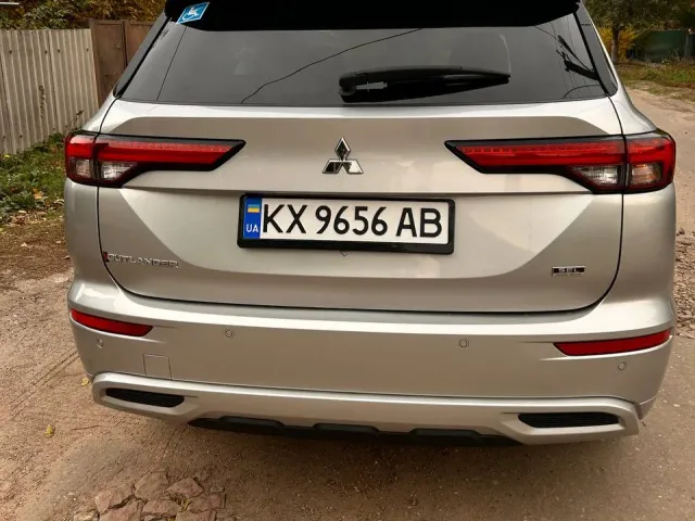 Mitsubishi Outlander - фото 3