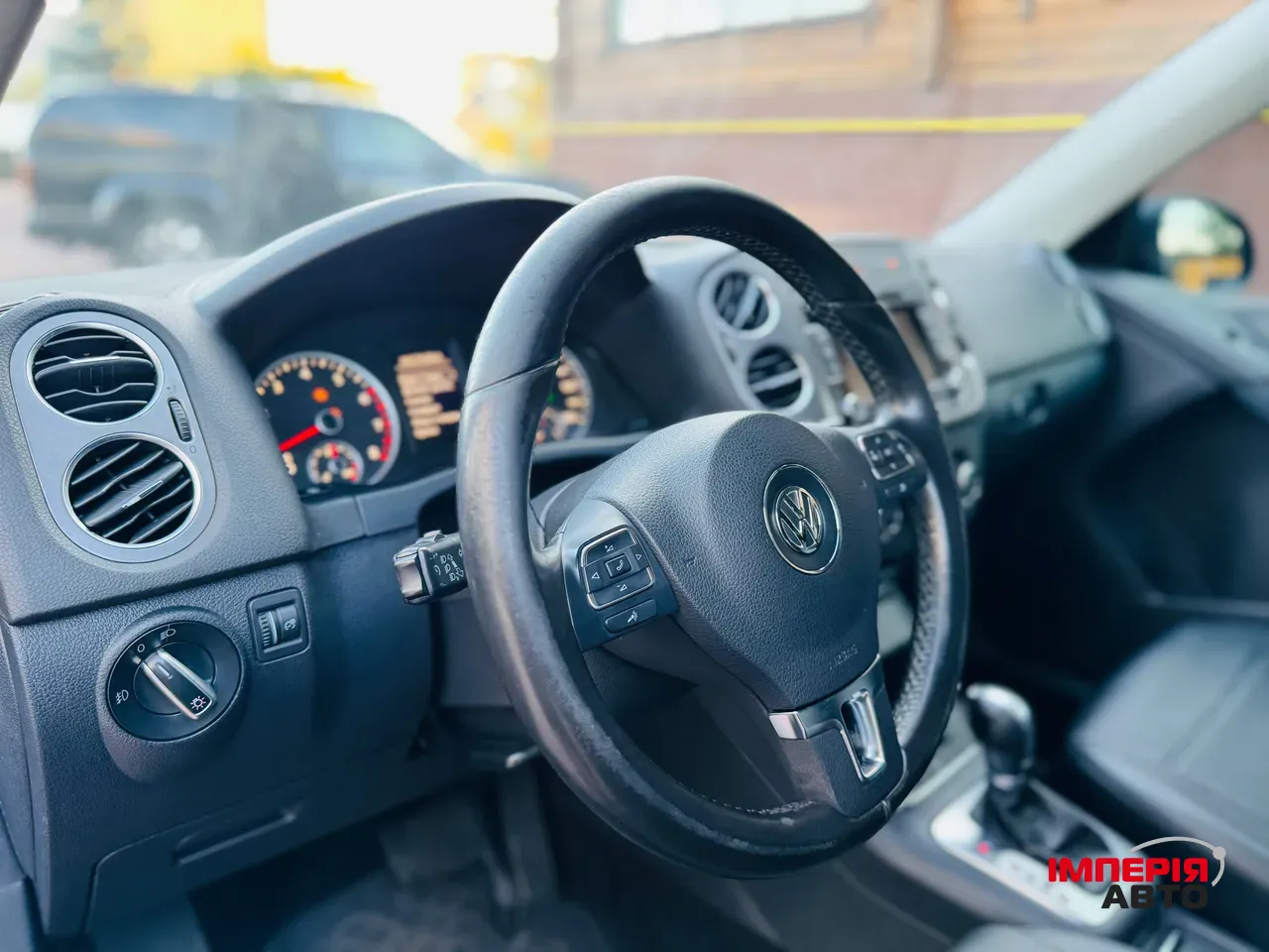 Volkswagen Tiguan - фото 11