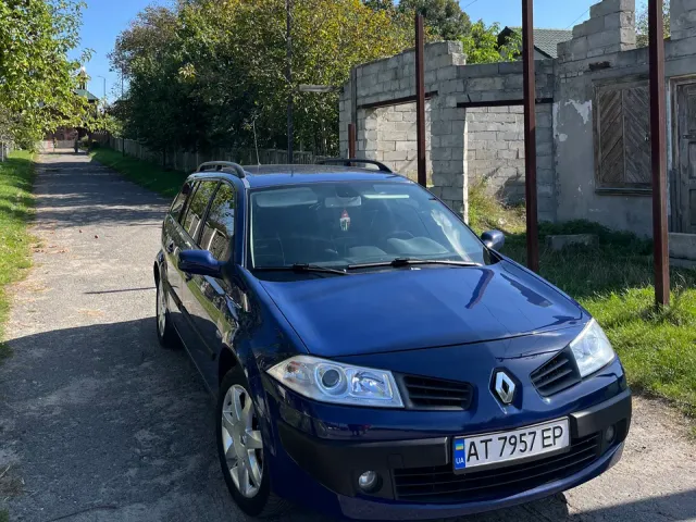 Renault Megane - фото 1