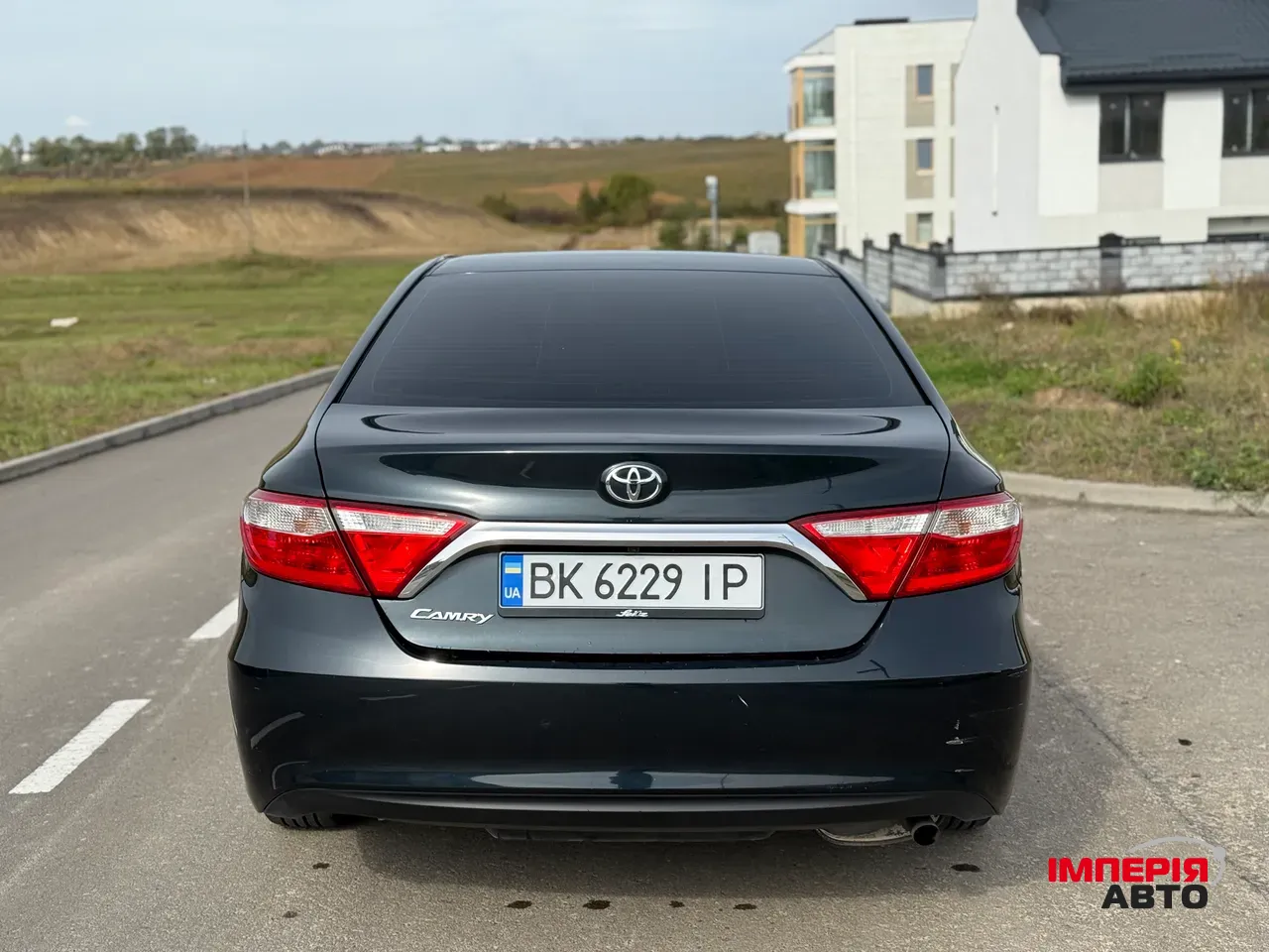 Toyota Camry - фото 1